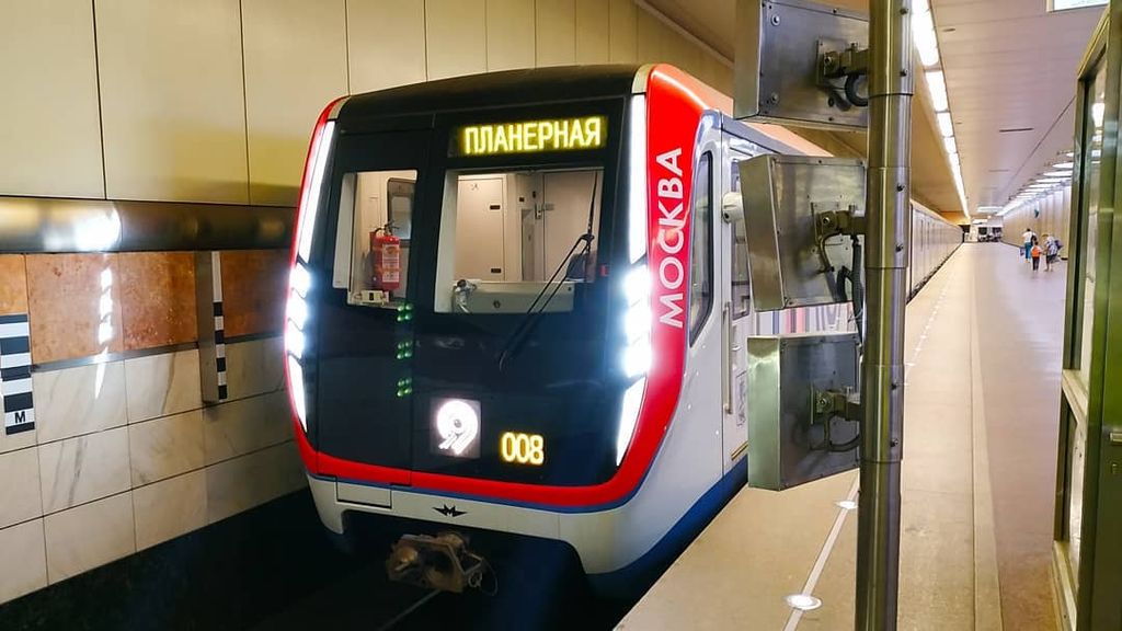 Метропоезд москва
