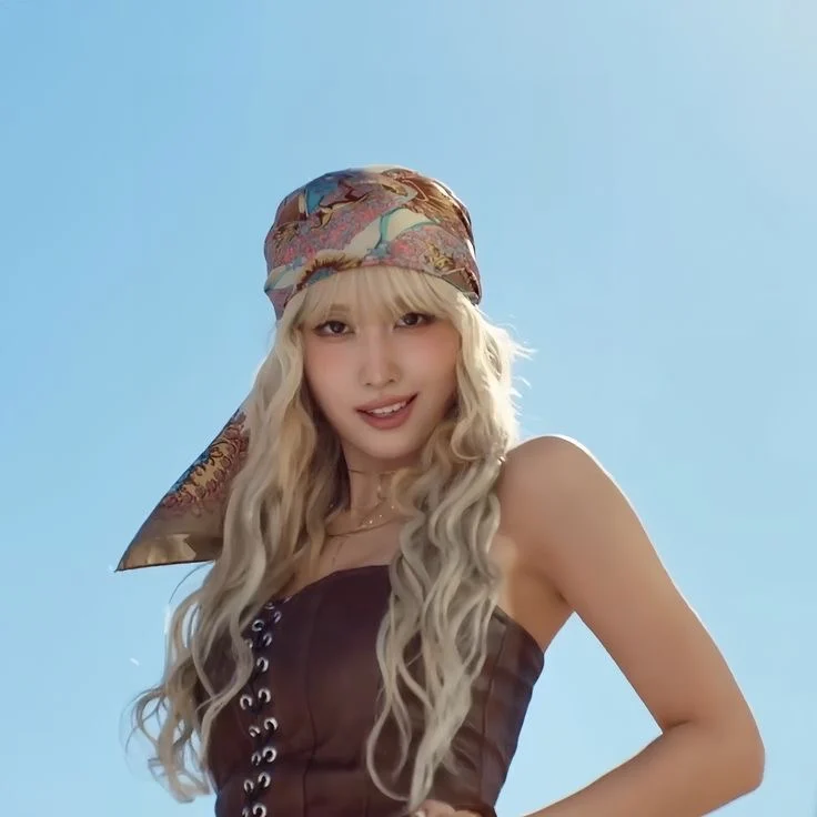 Hirai Momo 
