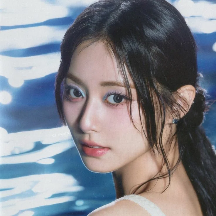 Tzuyu (ALL ROUNDER VER.)