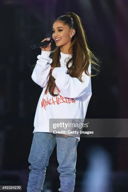 Ariana Grande (2017)