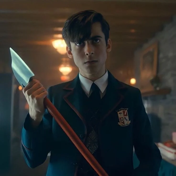 Cinco Hargreeves ( The Umbrella Academy )