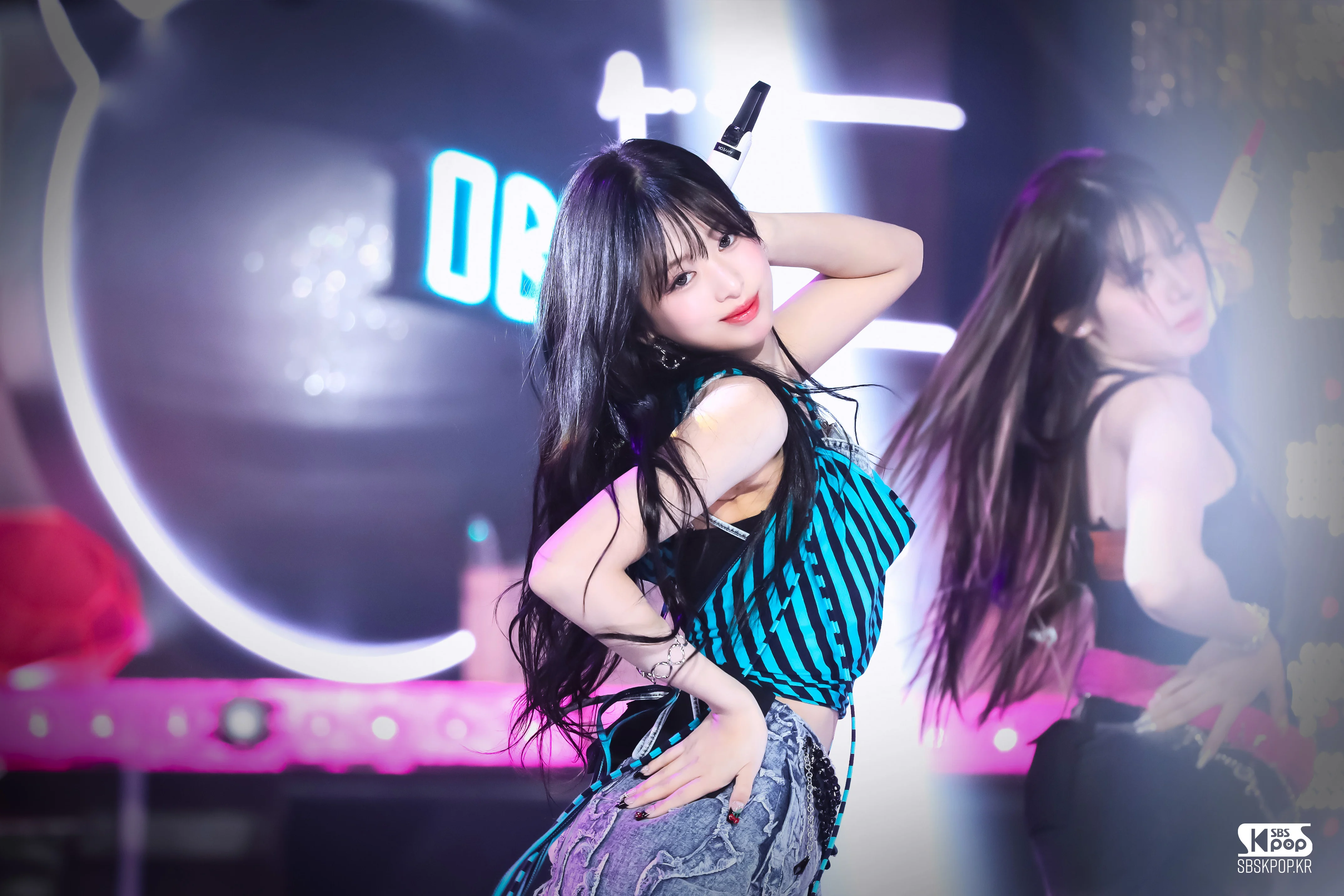 AHYEON - VERY STRONG