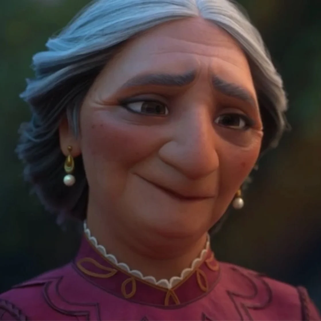 Alma Madrigal (Olga Merediz)