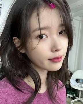 IU - Lee Ji-Eun (아이유)