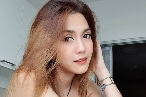 พั้นช์ วรกาญจน์ (Punch Vorakan) [Thai Woman Singer]