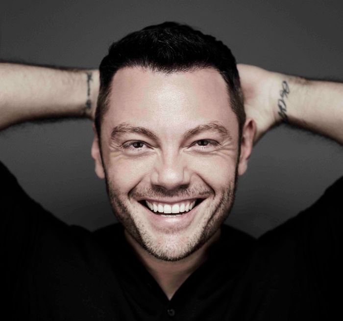 Tiziano Ferro (Data from the album "Il Mondo È Nostro")