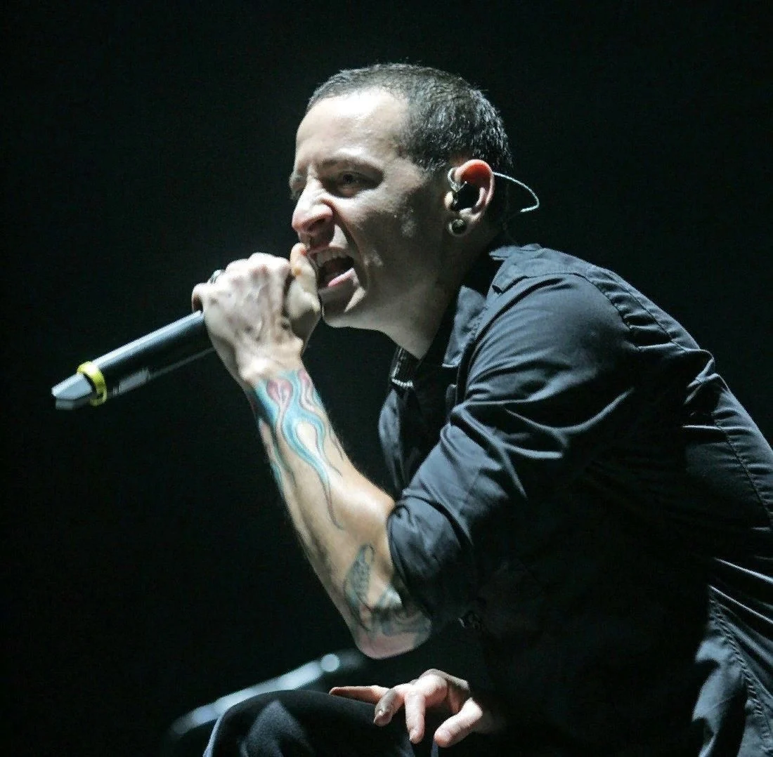 Chester Bennington (clean and scream)