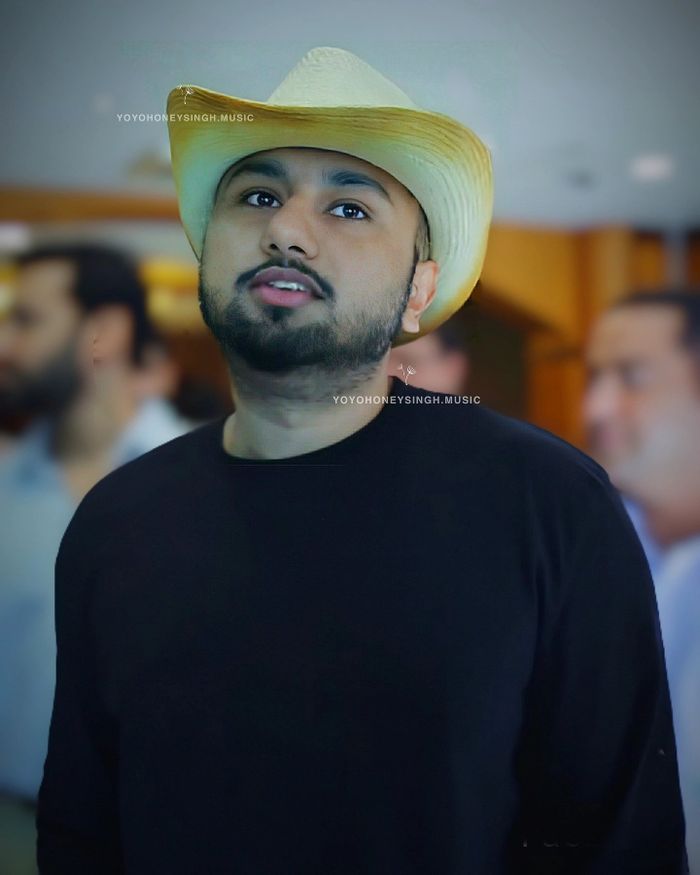 Singing Yo Yo Honey Singh