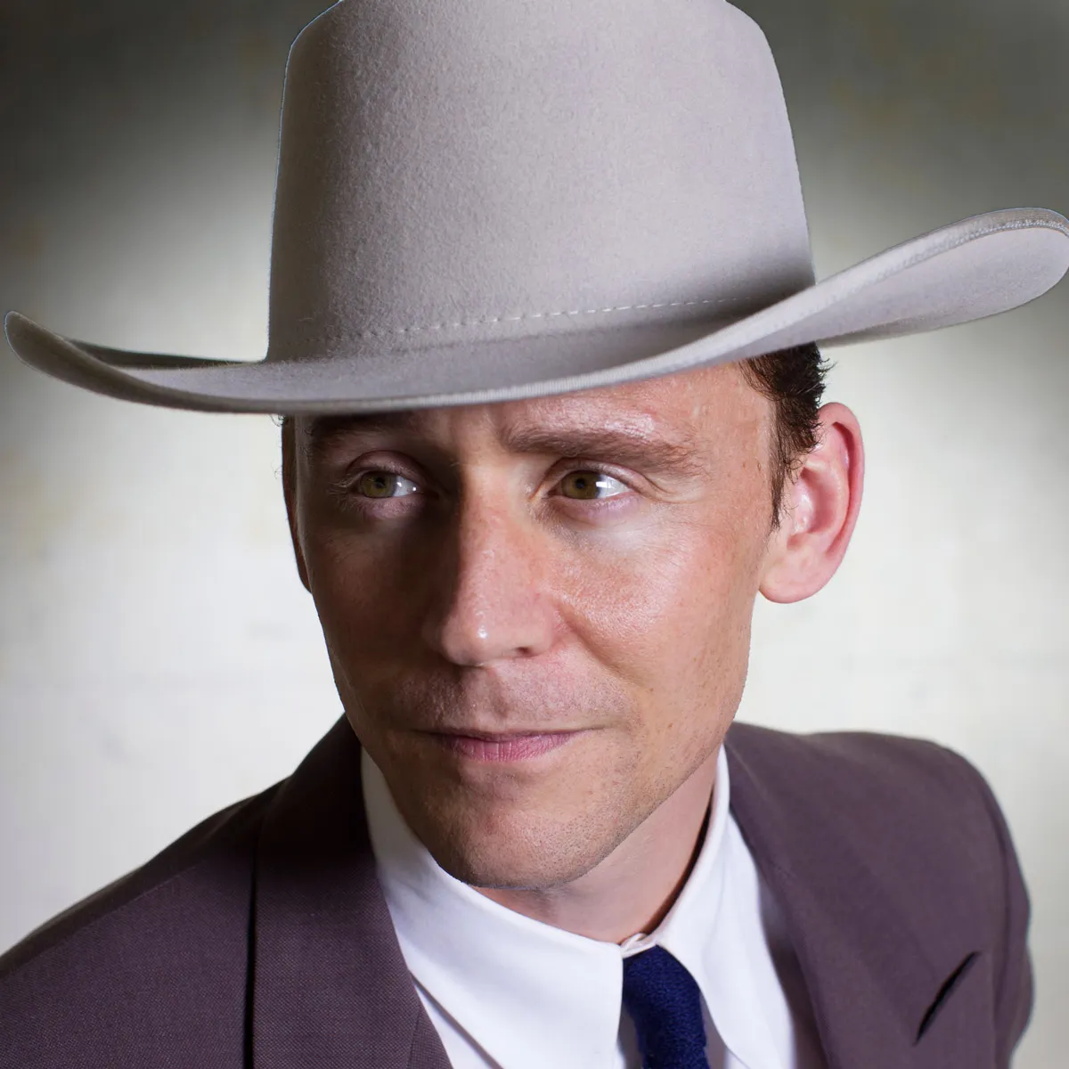Tom Hiddleston as Hank Williams sr