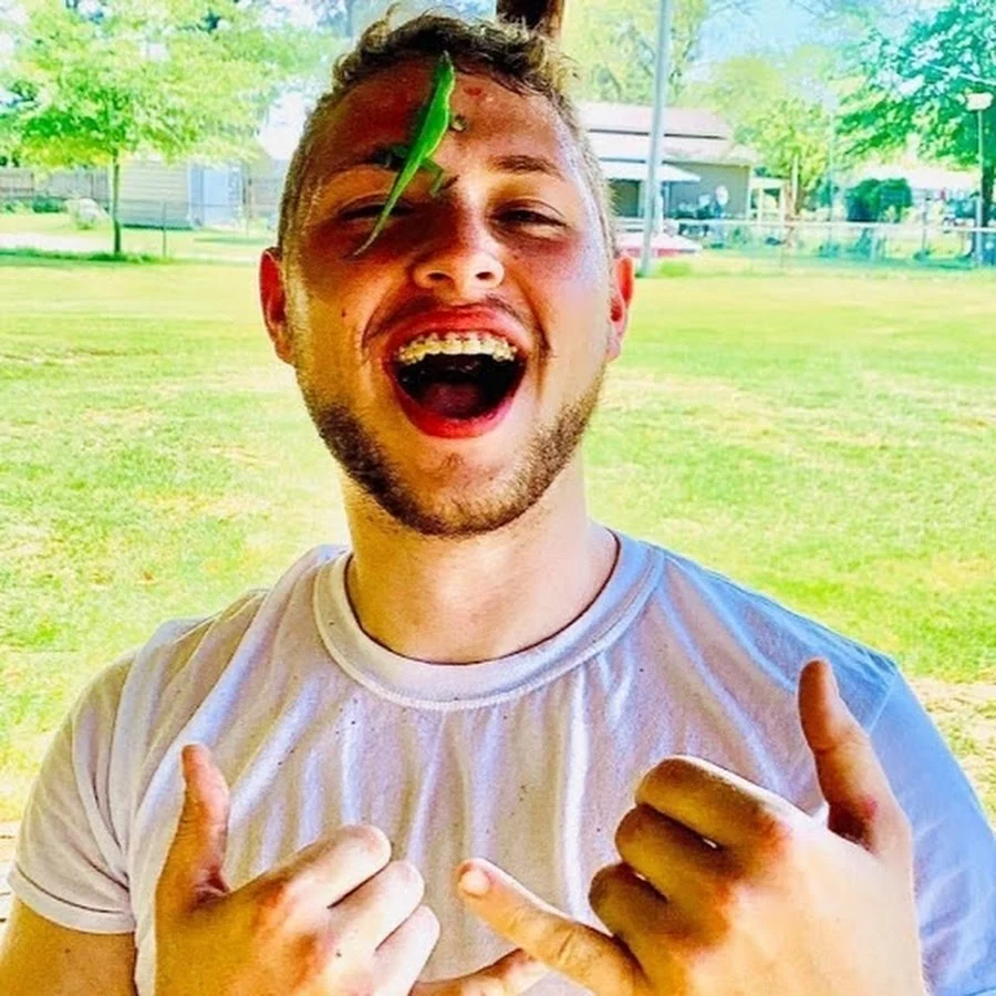 Mark Peyton vlogs