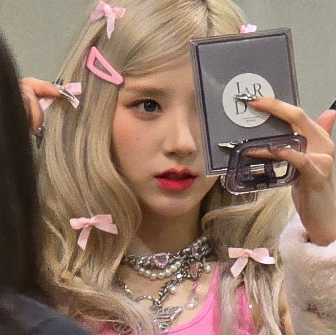 HeeJin (DALL ver.)