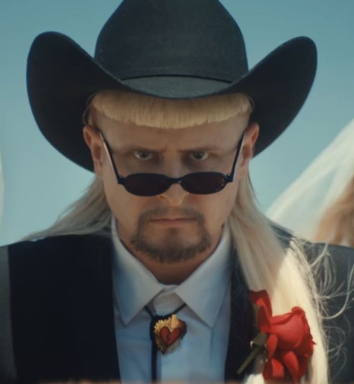 OLIVER TREE