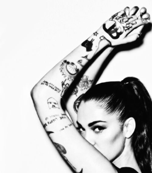 PORCELAIN BLACK