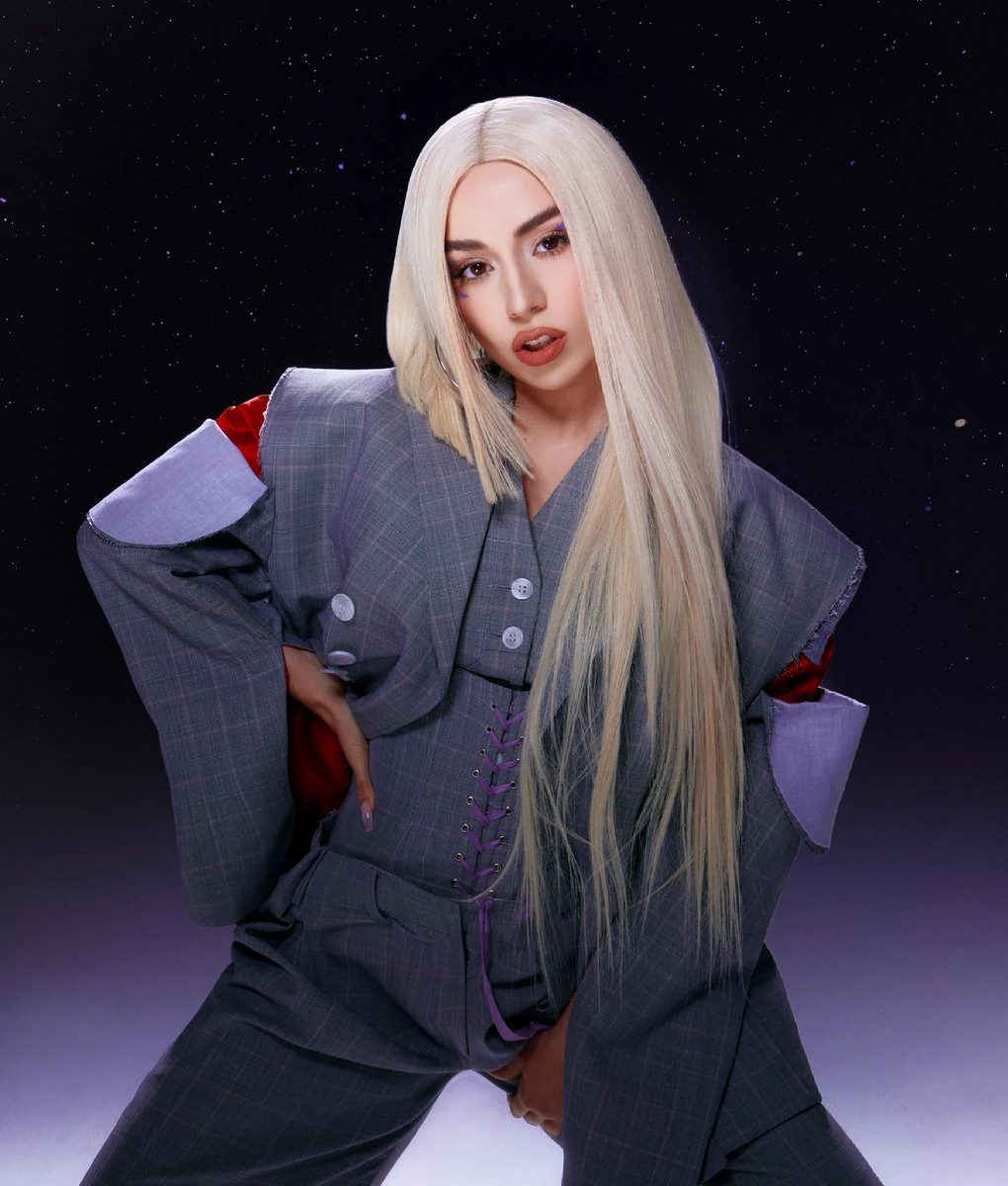 Ava Max (Diamonds & Dancefloors)