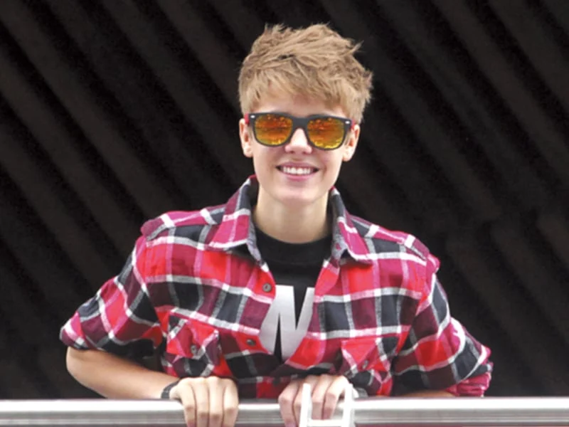 Justin Bieber (Under The Mistletoe) (Speaking-Rapping)