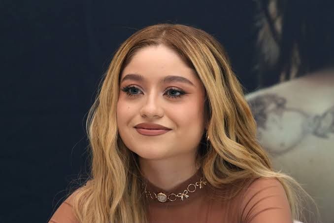Luna Valente / Sol Benson (Karol Sevilla)