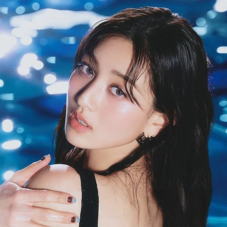 Jihyo (ALL ROUNDER VER.)