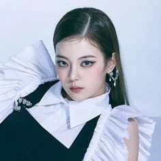 lia ( itzy )