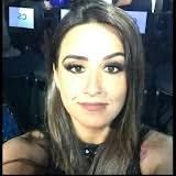 Mariana féo (cantando)