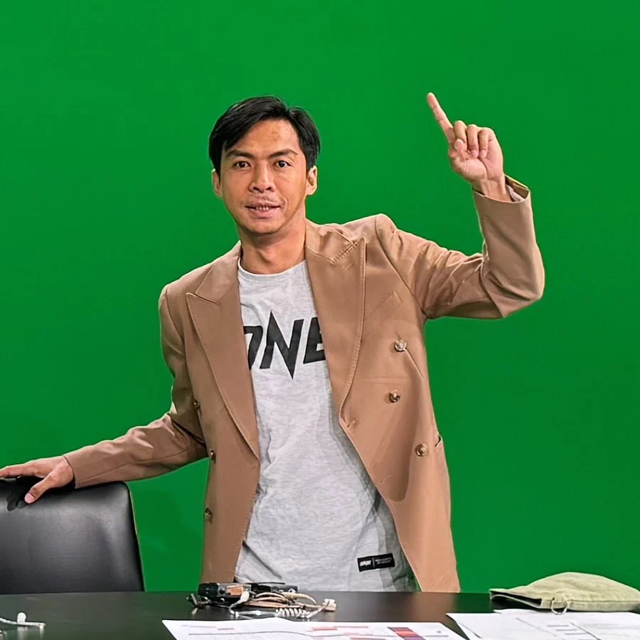 Nuidino (Muay-Thai Commentator)