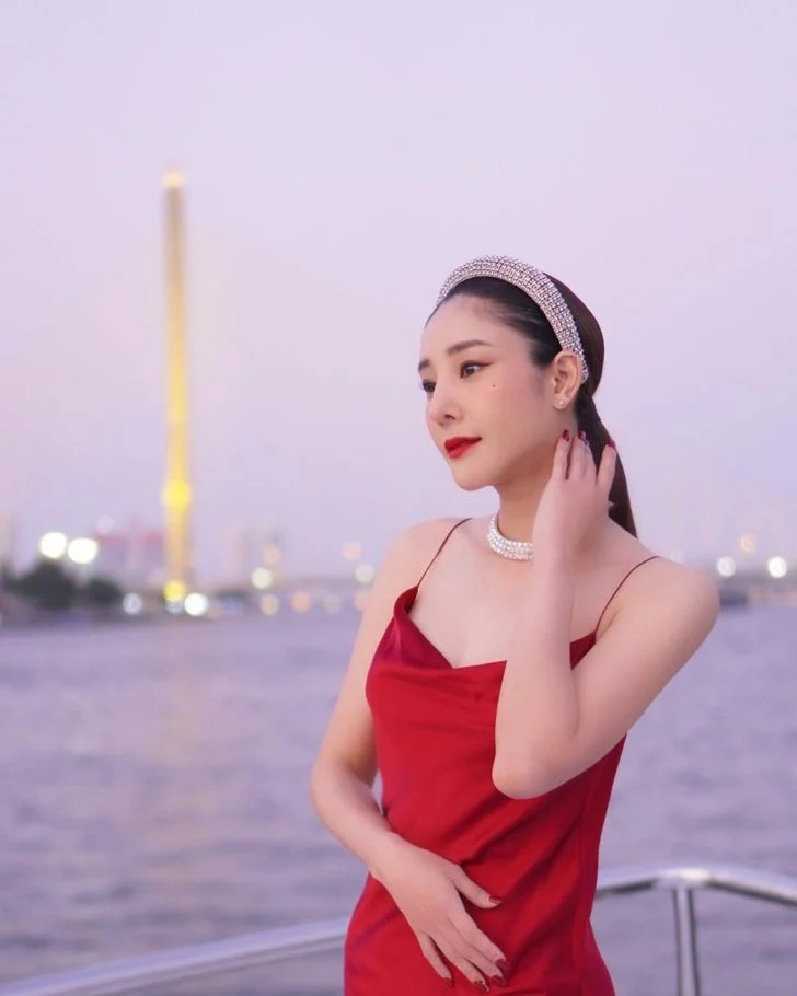 tangmo nida (แตงโม นิดา)