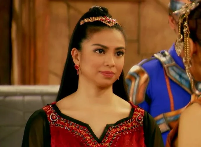 Glaiza de Castro (Sang'gre Pirena - Encantadia)