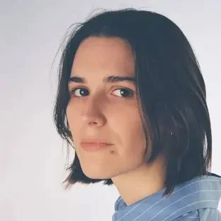 Art School Girlfriend (Polly-Louise Mackey)