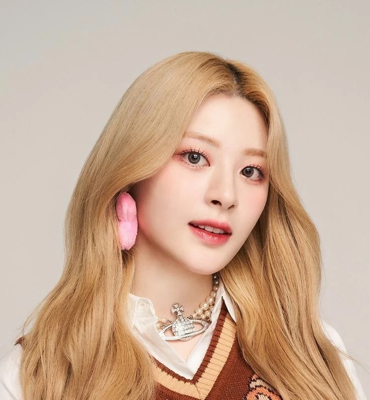 Seeun (StayC)
