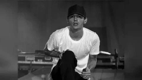 Chester Bennigton (The Hunting Party Hybrid Theory Minutes To Midnight