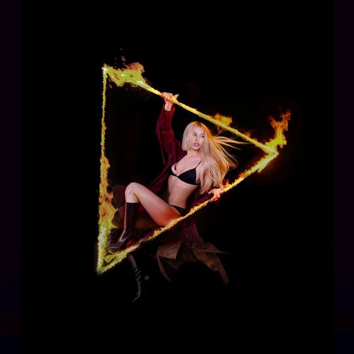 Ava Max (Don’t Click Play)