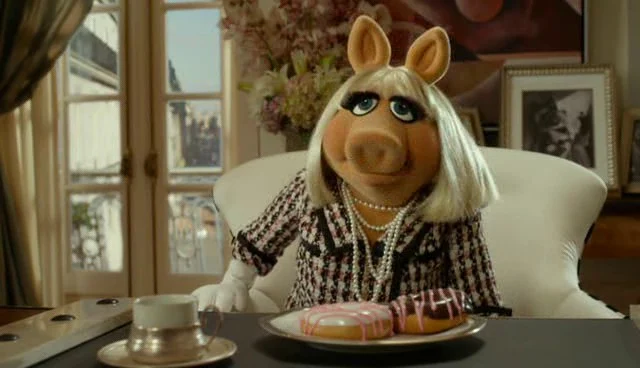 Miss Piggy - Cochinita Pibil (Mario Filio) Español Latino - Latin American Spanish Dub (Los Muppets - The Muppets - Los Muppets 2 Los Mas Buscados - The Muppets 2 Most Wanted)