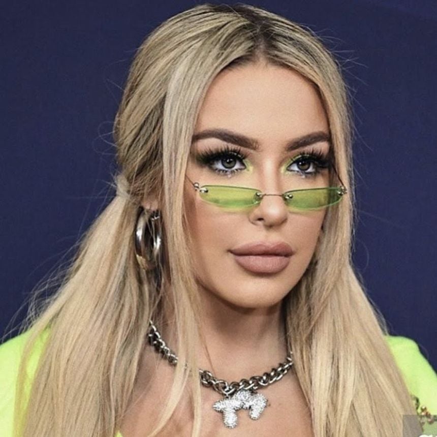 Tana Mongeau [Singing/Rapping]