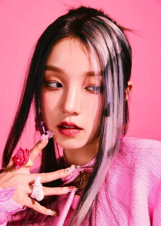 SONG YU QI (YUQI FROM (G)I-DLE)