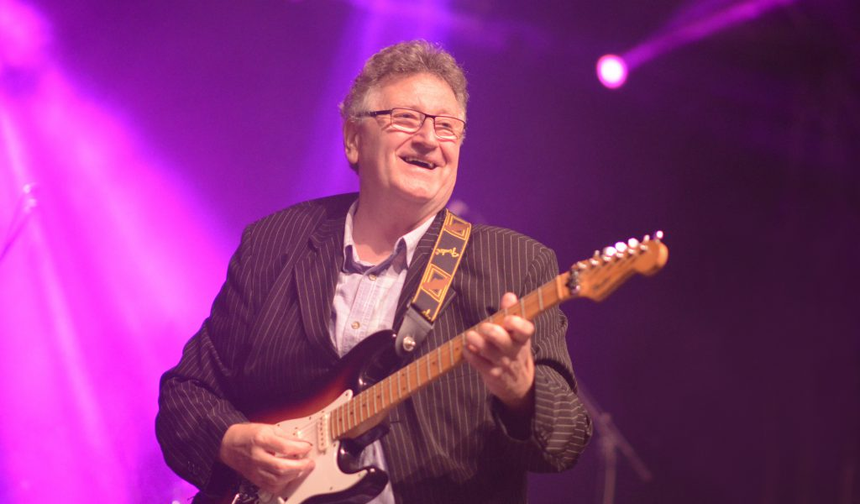 Bugyi Zoltán (3+2 - Hungarian band - Singer)