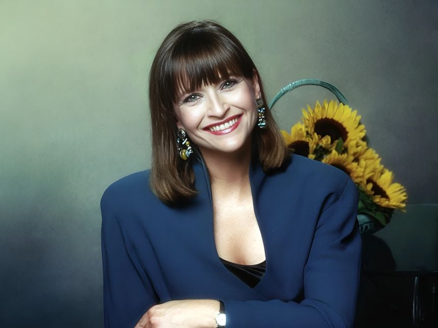 Carlene Dobber (Jan Hooks)