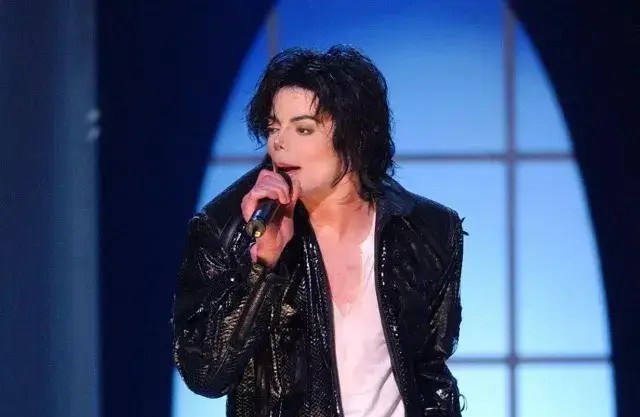 Michael Jackson (Invincible Era 2001)