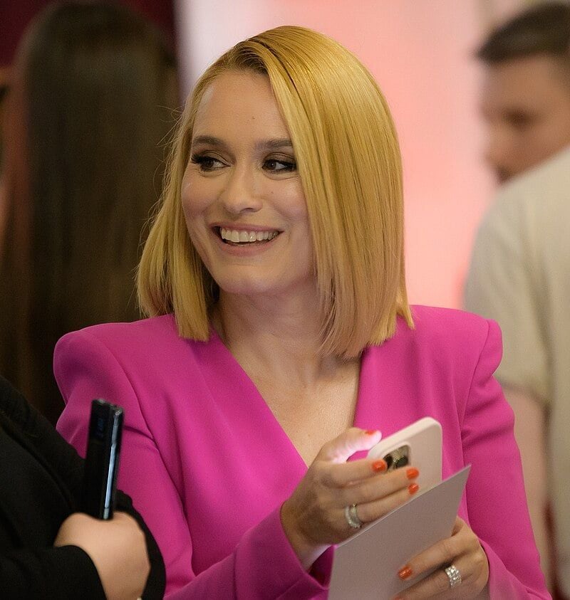 Andreea Esca (Romanian News Presenter)