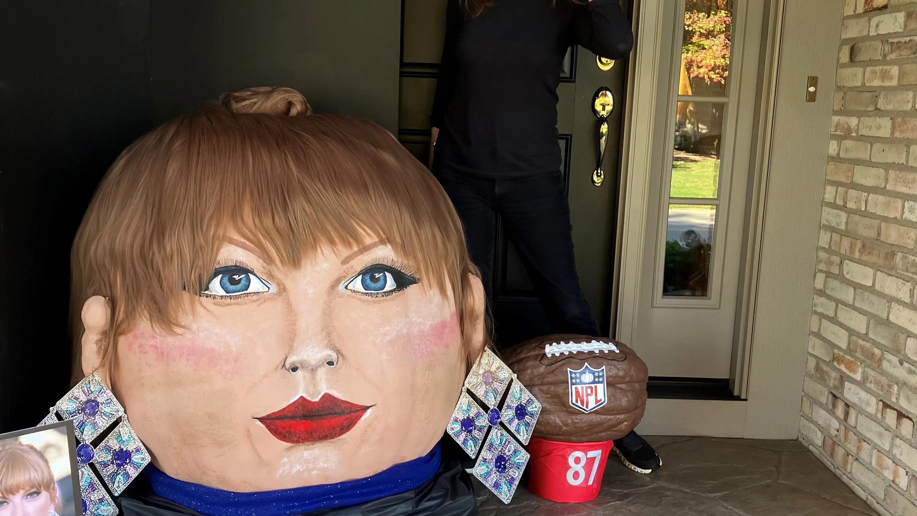 Taylor Swift (Mumbling)