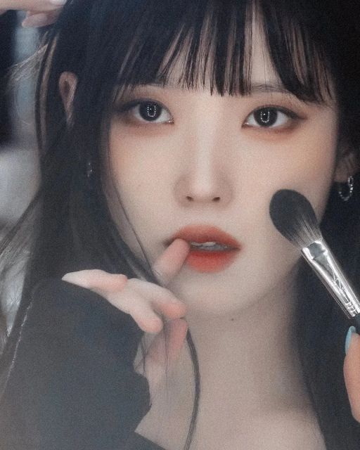 IU