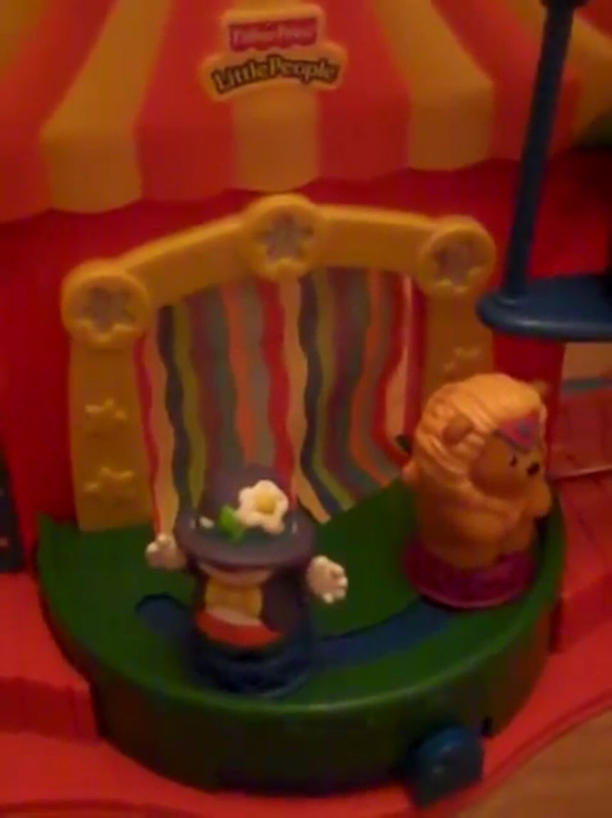 Announcer (little people)