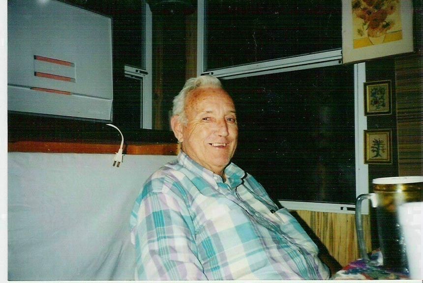 Bob Chandler (Chris Chan)