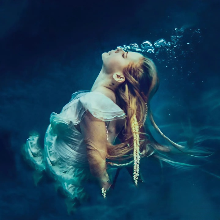 Avril Lavigne (Head Above Water Era)