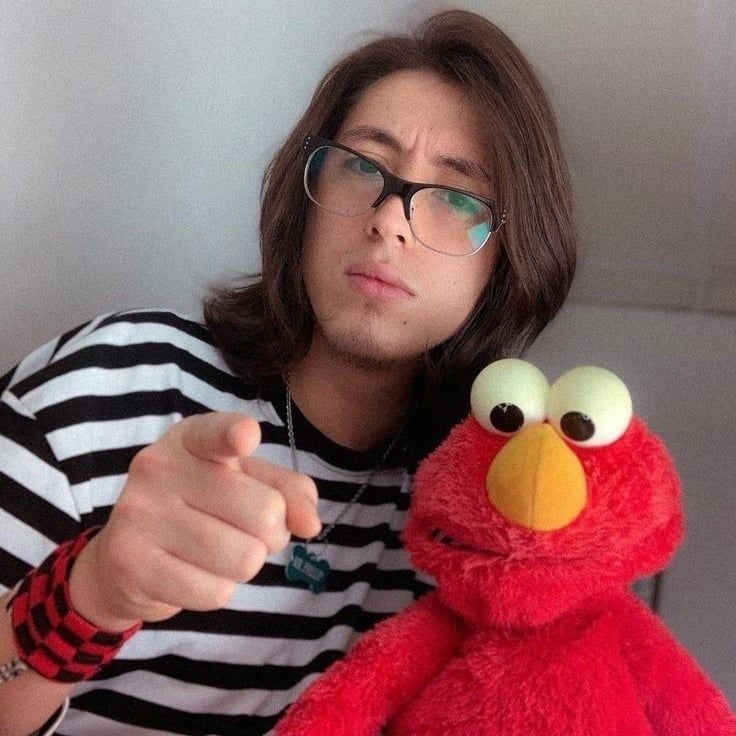 Mr. Phillip [YouTuber / Streamer Latino]