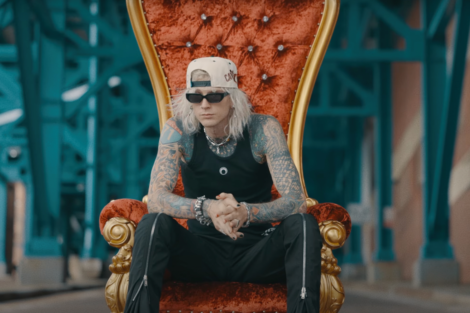 Machine Gun Kelly (Deep Voice)