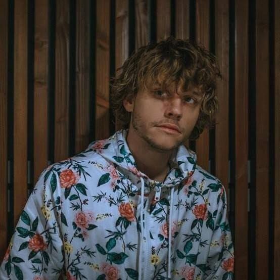 Cal Scruby - Singer (NORMAL VOICE)