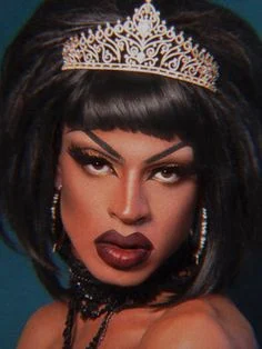 Yvie Oddly