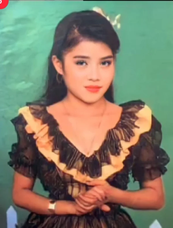 Waew Mayura (Legend of Thai country music)