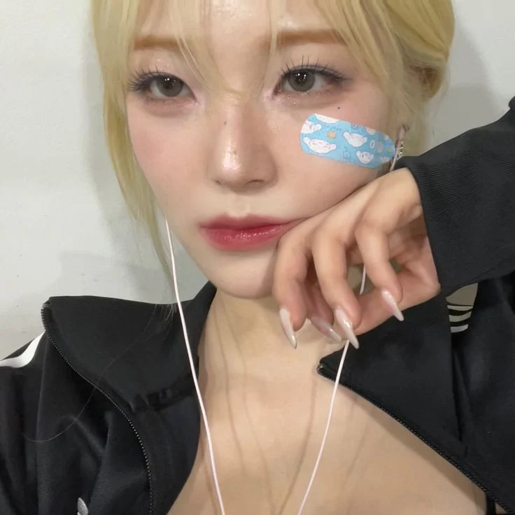 Baek Jiheon of Fromis_9