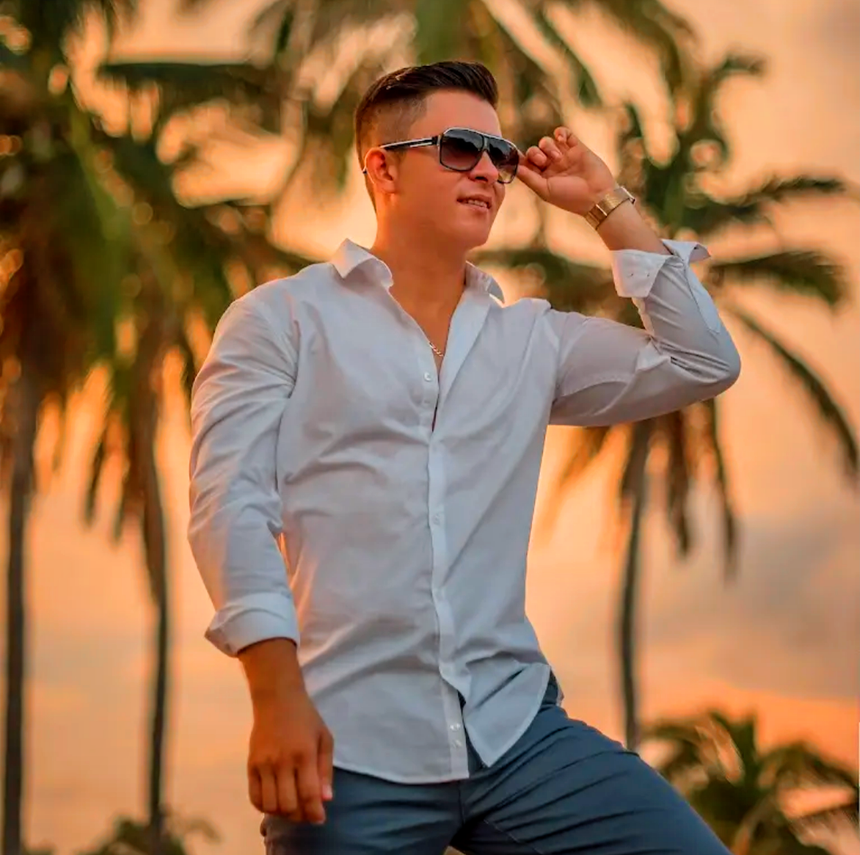Eduardo Loaiza (Banda Los Recoditos) Version 2,Trained