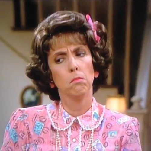 Iola Boylen (Beverly Archer)